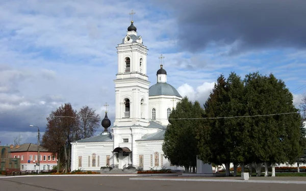 Sts 彼得和保罗大教堂 建于18世纪后期 俄罗斯卡卢加州塔鲁萨 2011年10月16日 — 图库照片