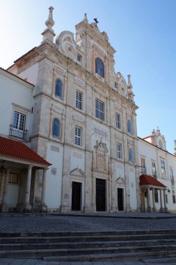 Meryem Ana 'nın Katedrali, nam-ı diğer Santarem Katedrali, 17. yüzyıldan, şehrin tarihi merkezinde, Santarem, Portekiz - 11 Temmuz 2021