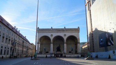 Feldherrnhalle, Field Marshals Hall, Odeonsplatz 'daki anıtsal loggia, tarihi 1841, Münih, Almanya - 26 Aralık 2015