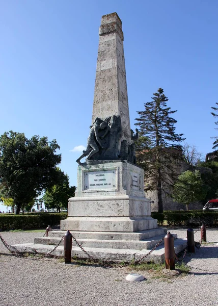 stock image War Memorial in Piazzale Martiri di Montemaggio, San Gimignano, Province of Siena, Italy - July 28, 2015