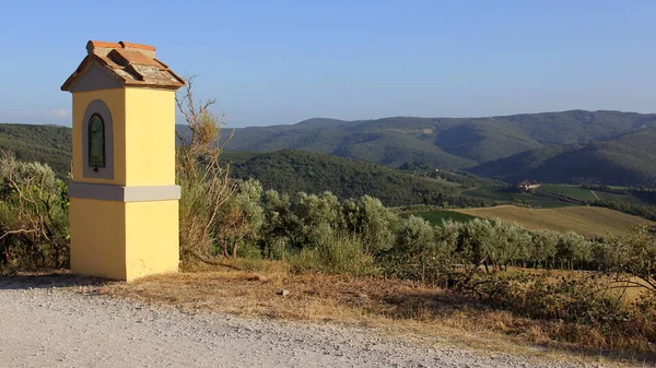 Yellow Chapel Rural Road Background Summer Tuscan Landscape Olive Groves — Φωτογραφία Αρχείου