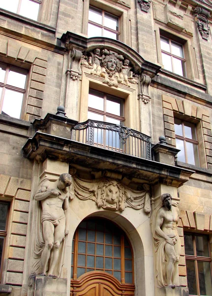 Zdobená Fasáda Historické Budovy Centru Starého Města Detail Sochy Drážďany — Stock fotografie