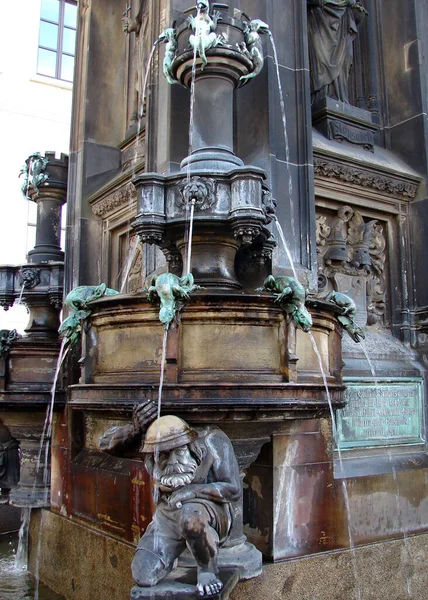 Sochařské Detaily Pamětní Noe Gotické Vodní Fontány Cholerabrunnen Postavený Polovině — Stock fotografie