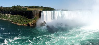 At Nalı Sis bulutuyla birlikte düştü, Kanada 'dan ABD' ye doğru düşüşe geçti, Niagara Şelalesi, Kanada - 4 Eylül 2016
