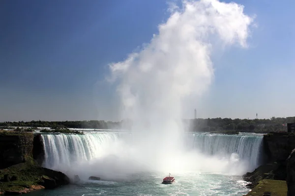 Turistahajó Felfedezése Niagara Vízesés Kanadai Oldalán Patkó Ősz Köd Kanada — Stock Fotó
