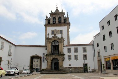 Nossa Sinyora da Torre Şapeli, 18. yüzyılda Portekiz 'in Barok tarzında Cizvitler için yapılmış, Sao Paulo Meydanı, Braga, Portekiz - 18 Temmuz 2021