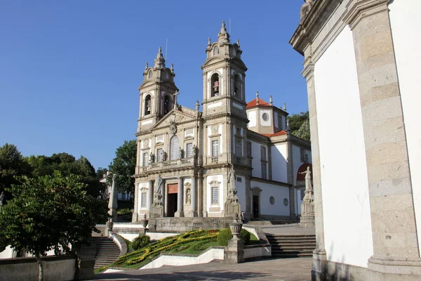 山の良いイエスの神社 Santuario Bom Jesus Monte 丘の上のカトリックの巡礼地ブラガ ブラガ ポルトガルの外数マイル 7月18 2021 — ストック写真