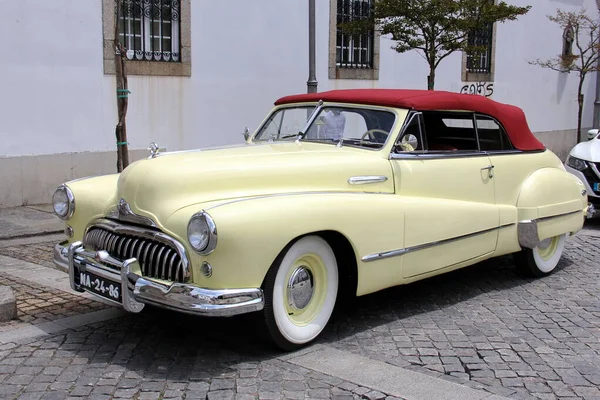 Buick Eight Convertible 1948 Auto Epoca Parcheggiata Strada Acciottolata Braga — Foto Stock