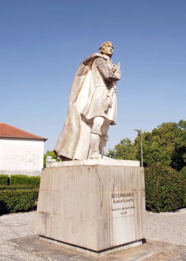 Dom Fernando 'nun heykeli, Kutsal Prens, 15. yüzyıl Aviz Hanedanı Prensi, Santarem, Portekiz - 11 Temmuz 2021