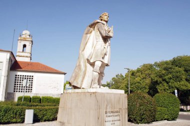 Dom Fernando 'nun heykeli, Kutsal Prens, 15. yüzyıl Aviz Hanedanı Prensi, Santarem, Portekiz - 11 Temmuz 2021