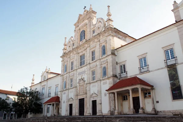 17世紀のバロック様式の記念碑である聖母大聖堂は ポルトガルのサンタレムの歴史的中心部にあり 2021年7月11日 — ストック写真