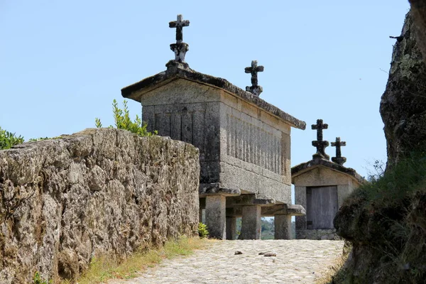 Graanschuren Van Soajo Traditionele Stenen Structuren Opgetrokken Poten Bedekt Met — Stockfoto