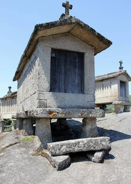 Graanschuren Van Soajo Traditionele Stenen Structuren Opgetrokken Poten Bedekt Met — Stockfoto