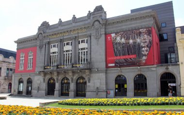 20. yüzyıl başlarındaki Circo Tiyatrosu 2006 'da yenilendi ve yeniden açıldı, Avenida da Liberdade, Braga, Portekiz' in ana cephesi - 18 Temmuz 2021