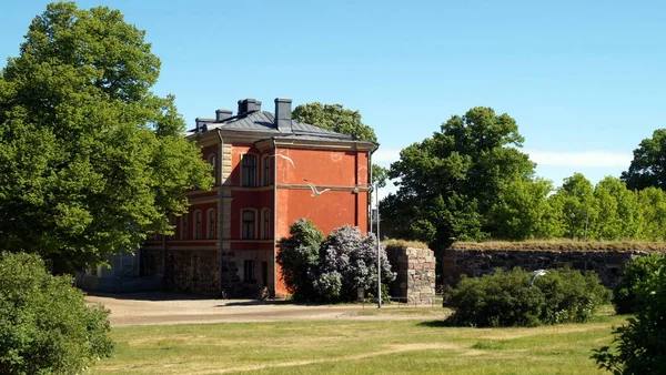 19E Eeuwse Gebouwen Langs Een Geplaveide Straat Voormalige Kazerne Suomenlinna — Stockfoto