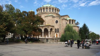 Sofya, Bulgaristan - 5 Ekim 2025: Saint Nedelya Katedrali, şehir merkezindeki tarihi Doğu Ortodoks katedrali