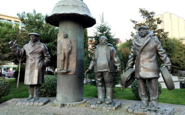 2011 yılında Zurab Tsereteli tarafından yapılan heykel kompozisyonu, Avlabari Meydanı, Tiflis, Gürcistan 'da kurulmuş 1977 Sovyet filmi Mimino anısına yapıldı.