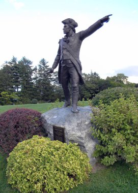 Bennington, Vermont - 4 Eylül 2010: General John Stark 'ın heykeli, 1889' da John Rogers 'ın heykeli, 2000' de Bennington Savaş Anıtı 'na dikildi.