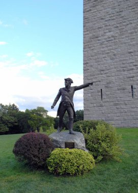 Bennington, Vermont - 4 Eylül 2010: General John Stark 'ın heykeli, 1889' da John Rogers 'ın heykeli, 2000' de Bennington Savaş Anıtı 'na dikildi.