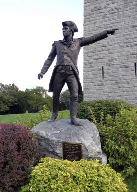 Bennington, Vermont - 4 Eylül 2010: General John Stark 'ın heykeli, 1889' da John Rogers 'ın heykeli, 2000' de Bennington Savaş Anıtı 'na dikildi.