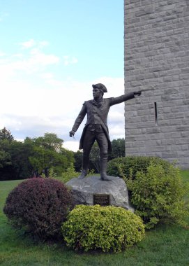 Bennington, Vermont - 4 Eylül 2010: General John Stark 'ın heykeli, 1889' da John Rogers 'ın heykeli, 2000' de Bennington Savaş Anıtı 'na dikildi.