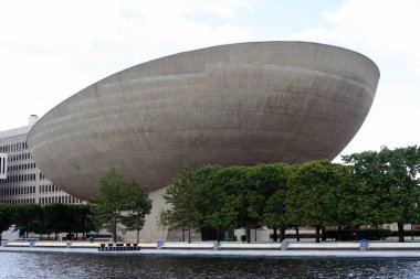 Albany, NY, ABD - 4 Eylül 2010: Sahne sanatları merkezi Egg, 1978 yılında tamamlandı, Empire State Plaza 'da New York' un başkenti oldu.