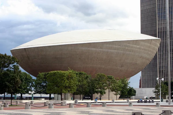 Albany, NY, ABD - 4 Eylül 2010: Sahne sanatları merkezi Egg, 1978 yılında tamamlandı, Empire State Plaza 'da New York' un başkenti oldu.