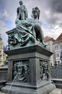 Graz, Avusturya - 17 Mayıs 2025: Enns Nehri 'ni sembolize eden alegorik heykel, Erzherzog' un ayrıntıları - Johann - Brunnen, namı diğer Arşidük Johann Fountain, Hauptplatz 'da yer almaktadır.