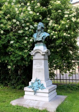 Franz Josef von Enzenberg 'in bronz büstü, Jakob Wald tarafından 1894' te Klagenfurt, Avusturya 'da kuruldu.