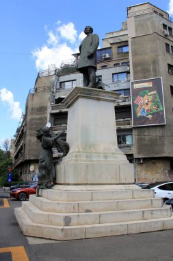 Bükreş, Romanya - 31 Mayıs 2025: Romanya 'nın 19. yüzyıl Romen devlet adamı Lascar Catargiu' nun heykeli Bulvarda adını taşıyor