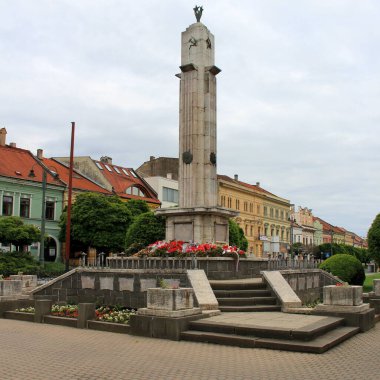 Presov, Slovakya - 24 Mayıs 2025: Kurtarıcılar Anıtı, İkinci Dünya Savaşı 'nda şehrimizi özgürlüğüne kavuşturan Kızıl Ordu askerlerinin anısına, 1945 yılında Hlavna Caddesi' ndeki parkta açıldı.