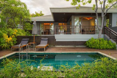 Huahin Tayland 'daki sahil tatil köyü ve otel için deniz manzarası ve ön bungalovu.