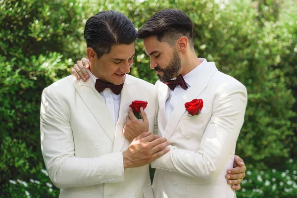 Caucasiano Lgbtq Casal Casamento Gay Ter Momento Romântico Juntos Após — Fotografia de Stock