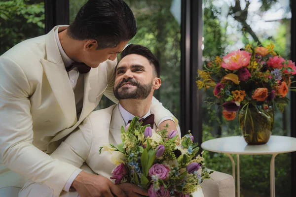 Caucasiano Lgbtq Casal Casamento Gay Ter Momento Romântico Juntos Após — Fotografia de Stock