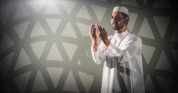 이슬람 사원에서 예배를 드리고 알라에게 축복을 기도를 모슬렘서 모습과 두아는 — 스톡 사진