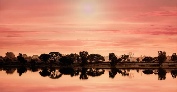 Landskap Landskap Landskap Sjö Med Träd Som Omger Med Solnedgång — Stockfoto