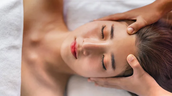 Asiático Joven Belleza Mujer Relajante Con Beaty Facial Piel Tratamiento — Foto de Stock