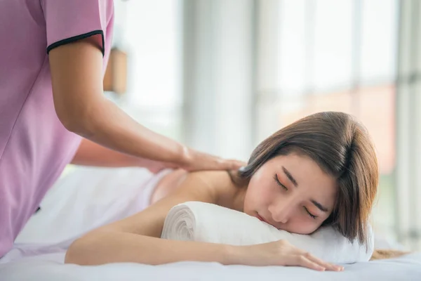 Asiatico Bellezza Donna Avendo Relax Con Mano Massaggio Trattamento Servizio — Foto Stock