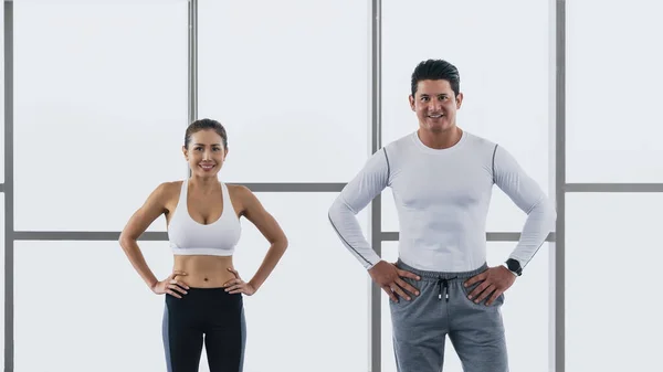 Diversa Pareja Atlética Caucásica Asiática Entrenamiento Ropa Deportiva Entrenamiento Deportivo — Foto de Stock