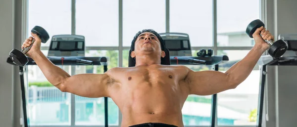 Caucasiano Adoult Atlético Homem Fazendo Exercício Levantamento Peso Com Haltere — Fotografia de Stock