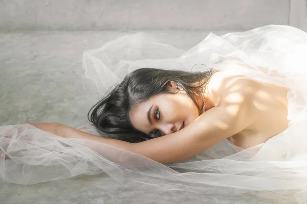 Dramatic Art Portrait Beautiful Asian Female Model White Wedding Dress — Stock Photo, Image