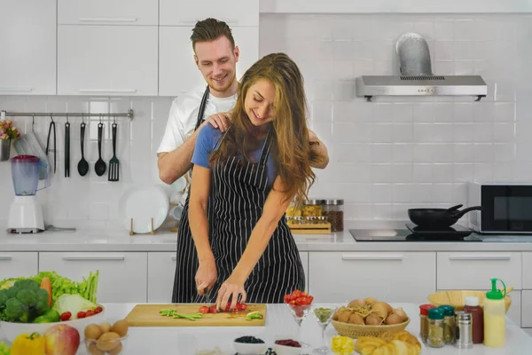 Caucasian Couple Husband Wife Having Romantic Moment Fun Cooking Preparing — Stock Photo, Image