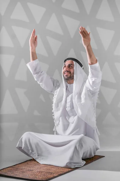 Fondo Islámico Del Hombre Musulmán Árabe Traje Thawb Adoración Oración — Foto de Stock