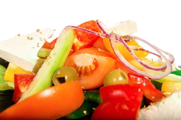 Griekse groente salade met feta of geitenkaas. — Stockfoto
