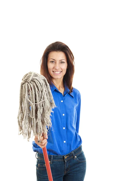 Sorrindo jovem mulher em jeans e camisa azul segurando uma vassoura esfregona — Fotografia de Stock