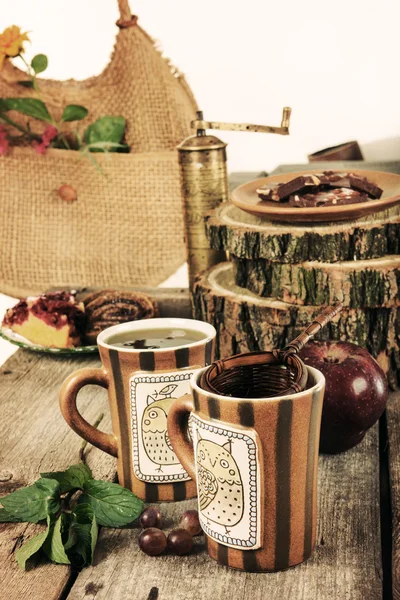 Two mugs filled with hot tea on old wooden table — Stock Photo, Image