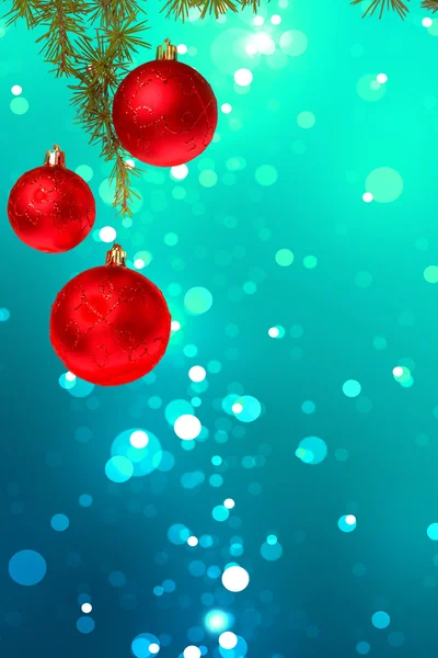 Christmas red balls with green fir tree on colorful blue bokeh b — Stock Photo, Image