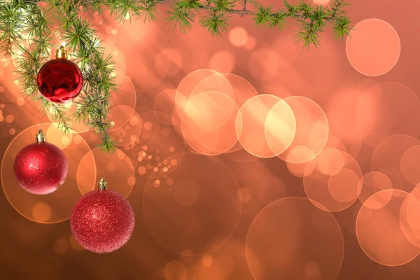 Weihnachten rote Kugeln mit grünem Tannenbaum auf rosa rotem Bokeh-Backgr — Stockfoto