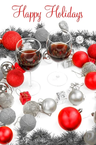 Decoración de Año Nuevo con pino o abeto y adornos rojos bolas ingenio — Foto de Stock