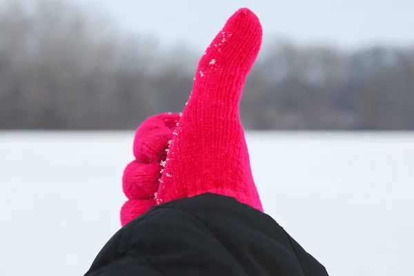 Hand in red woolen glove with thumb up on winter background — Stock Photo, Image